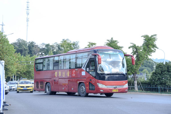 1683647828209202.jpg 大巴車租車平臺(tái)